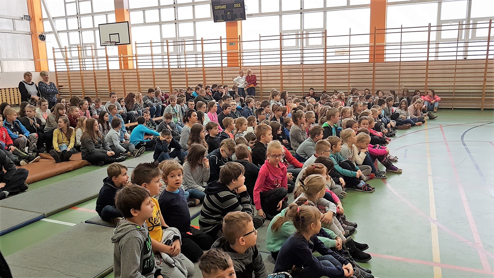 Szkoła podstawowa nr 5 w swieciu - koncert (2).jpg