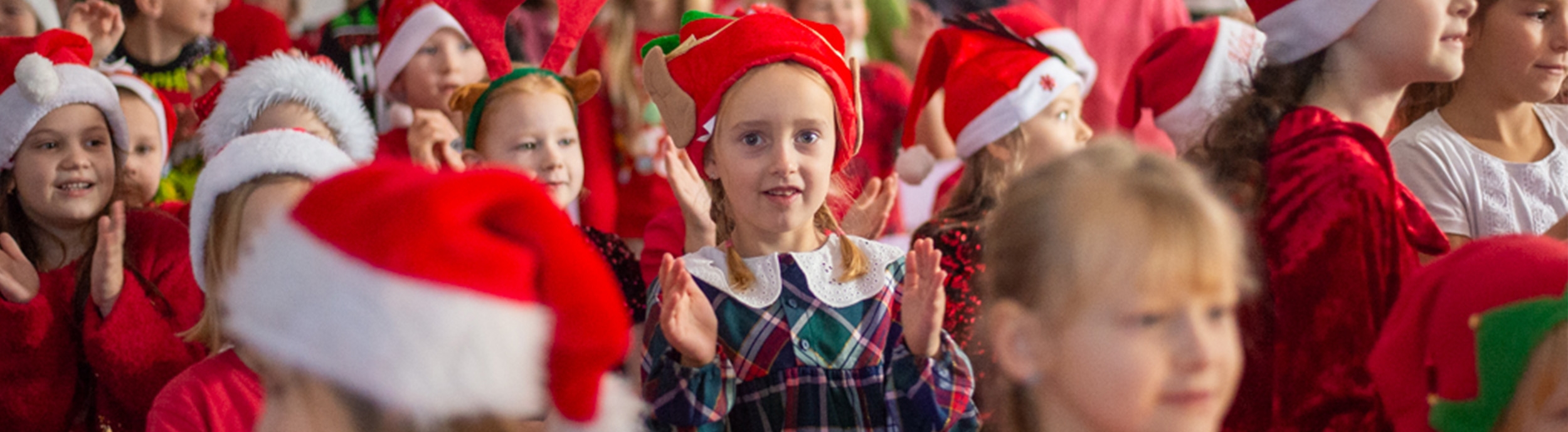 MIKOŁAJKI W NASZEJ SZKOLE – KONCERT ŚWIĄTECZNYCH PIOSENEK