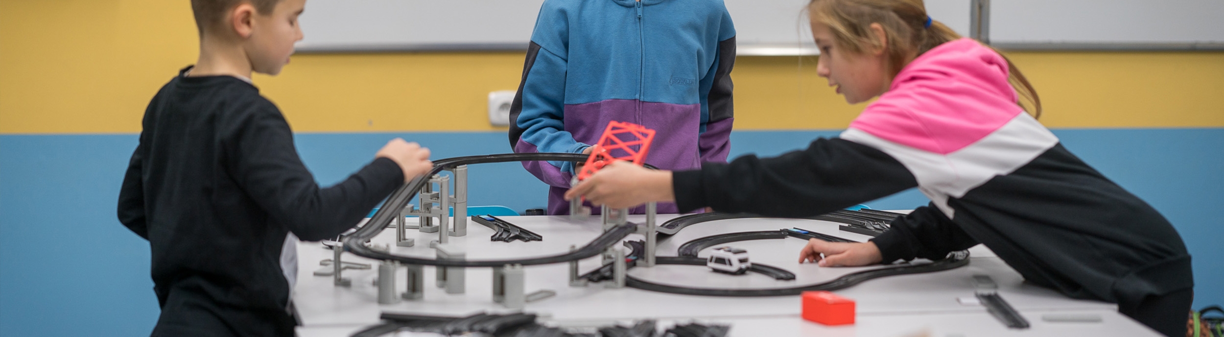 ZAJĘCIA SZKOLNEGO KLUBU STEM – NAUKA I ZABAWA W JEDNYM!