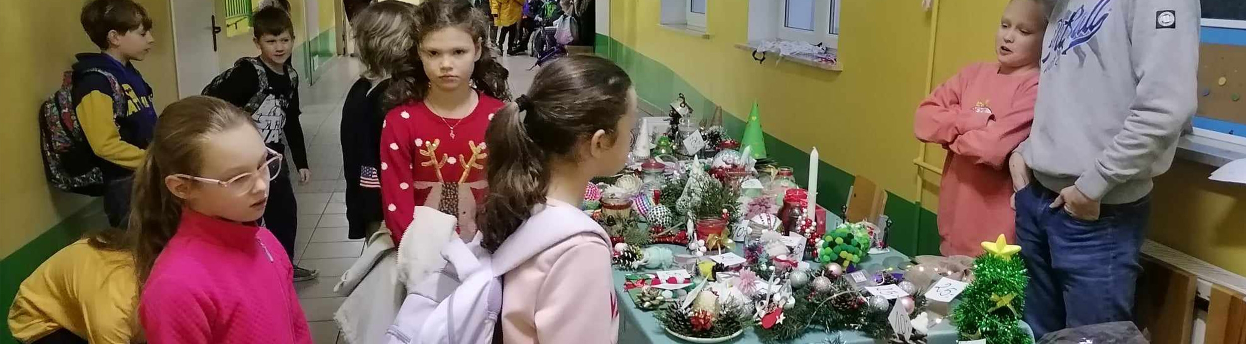 ŚWIĄTECZNY KIERMASZ W SP5