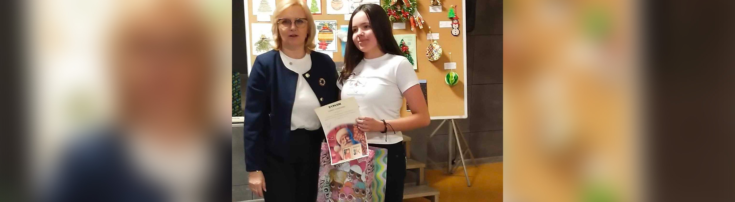 KOLEJNE SUKCESY W KONKURSACH PLASTYCZNYCH – NASI UCZNIOWIE NA PODIUM!