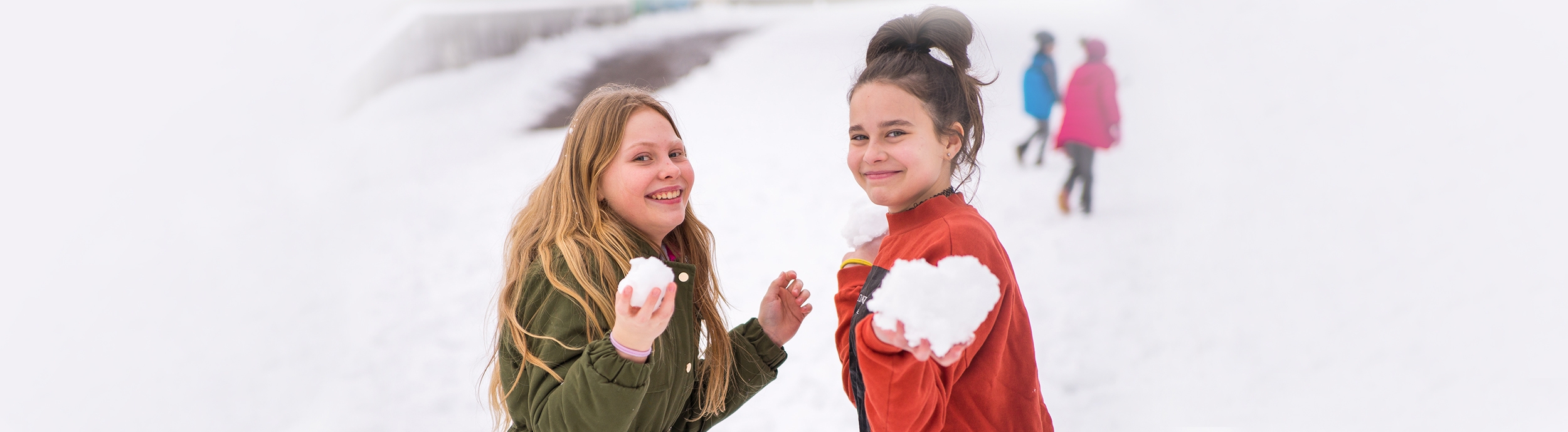 Zabawy na śniegu w czasie przerwy